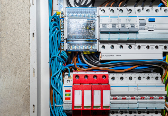 Painel elétrico industrial para manutenção e retrofit