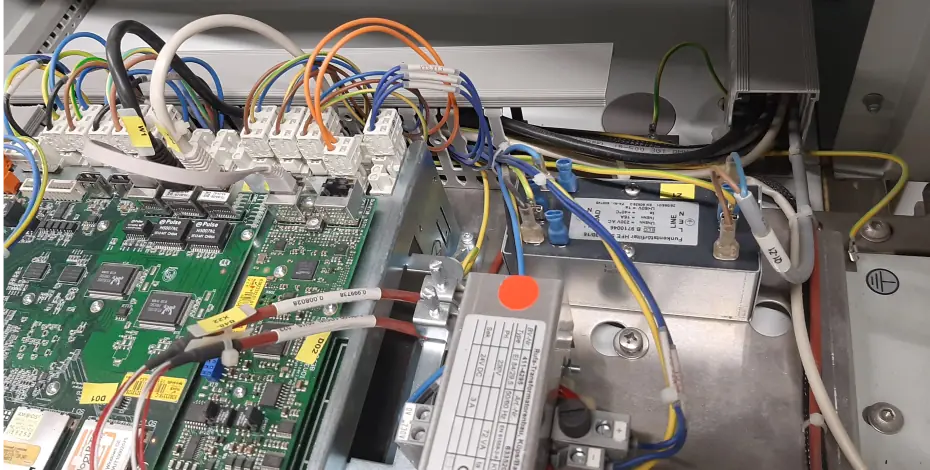 Retrofit de painel eletrônico industrial